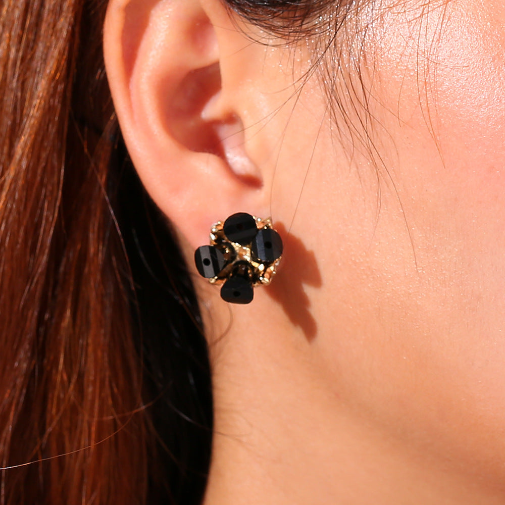 Classic Pearl Earring with Timeless Appeal