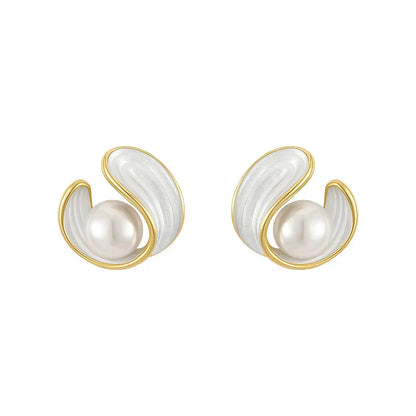 Beautiful Gold Earring with Unique Style
