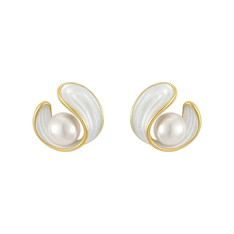 Beautiful Gold Earring with Unique Style