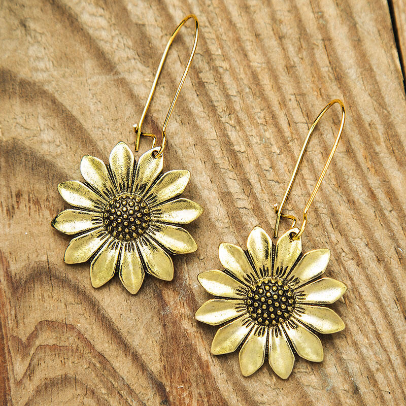 Vintage Handmade Gold Earring