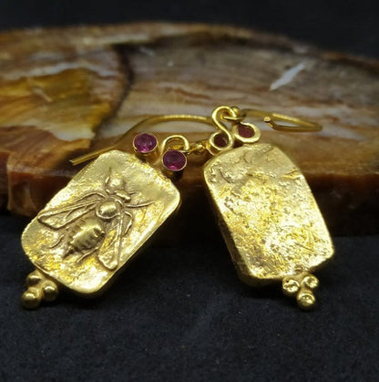 Beautiful Gold Earring with Unique Style