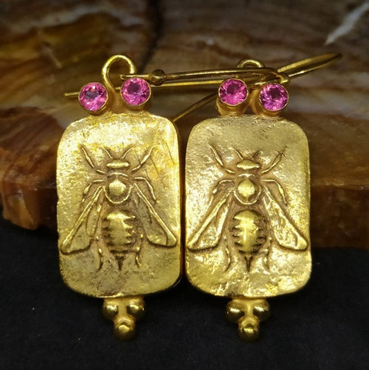 Romantic Gold Earring for Special Moments