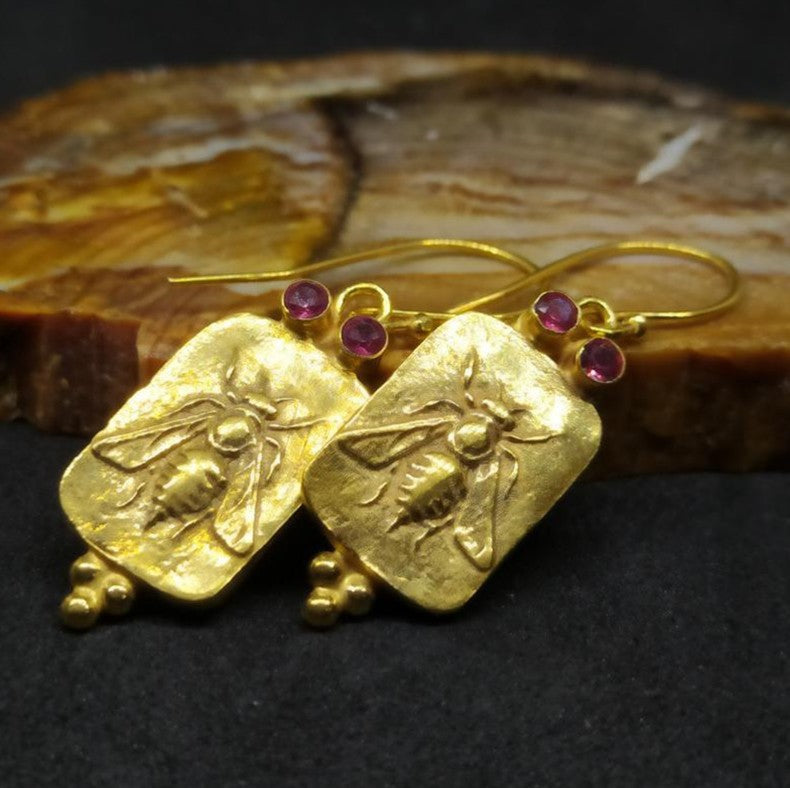 Beautiful Gold Earring with Unique Style