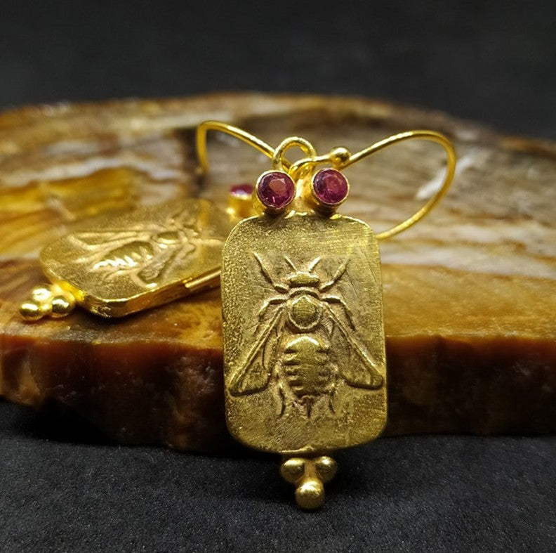 Beautiful Gold Earring with Unique Style