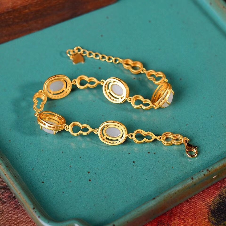 Charming Silver Bracelet for Any Occasion