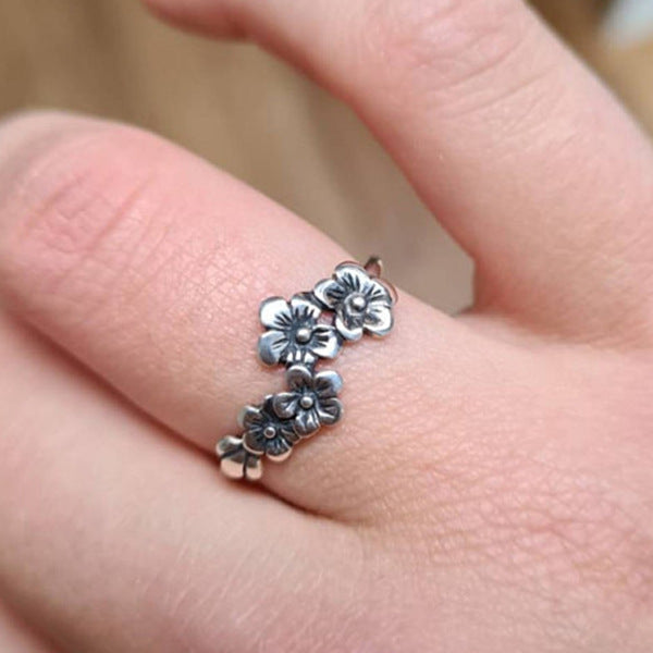 Charming Silver Ring for Any Occasion