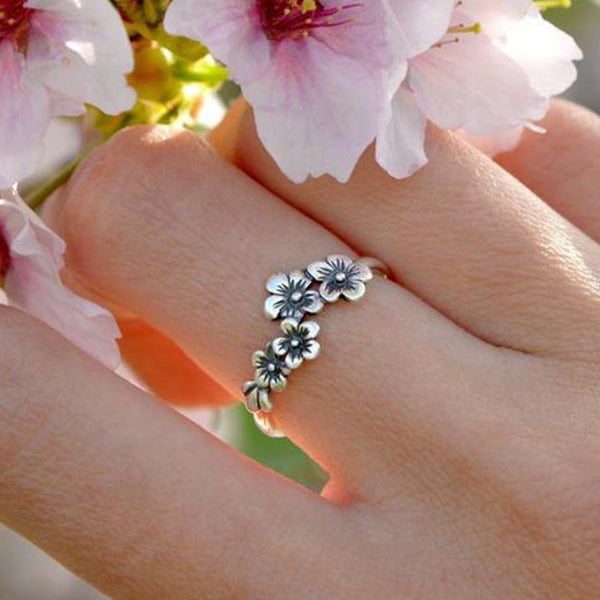 Charming Silver Ring for Any Occasion