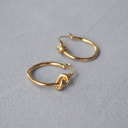 Classic Gold Earring with Timeless Appeal