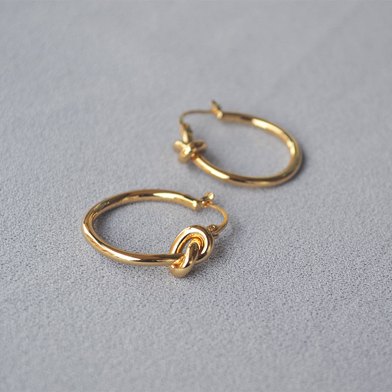 Classic Gold Earring with Timeless Appeal