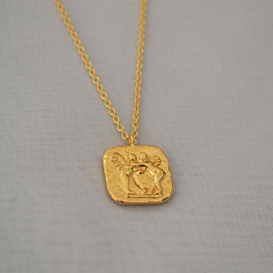 Romantic Gold Necklace for Special Moments