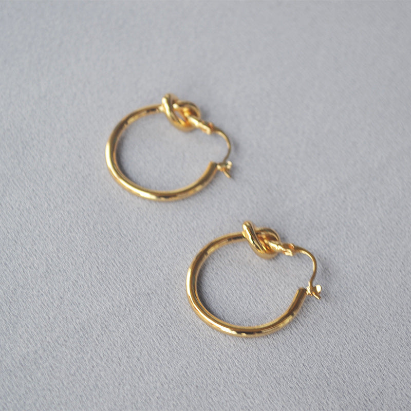 Classic Gold Earring with Timeless Appeal