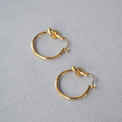 Classic Gold Earring with Timeless Appeal