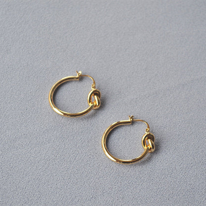 Classic Gold Earring with Timeless Appeal
