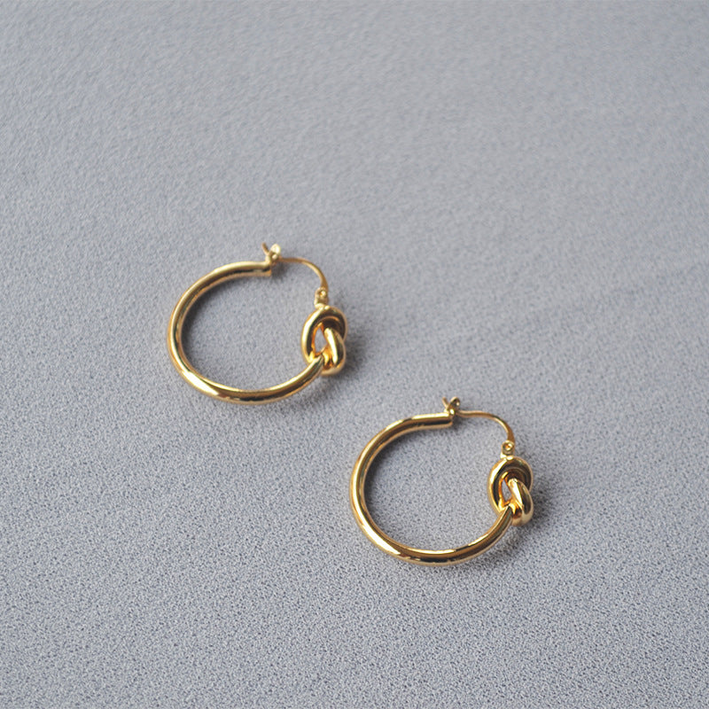 Classic Gold Earring with Timeless Appeal