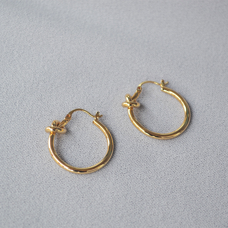 Classic Gold Earring with Timeless Appeal