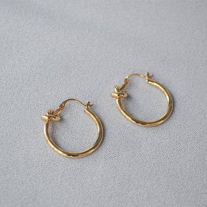 Classic Gold Earring with Timeless Appeal