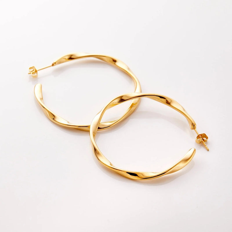 Classic Gold Earring with Timeless Appeal