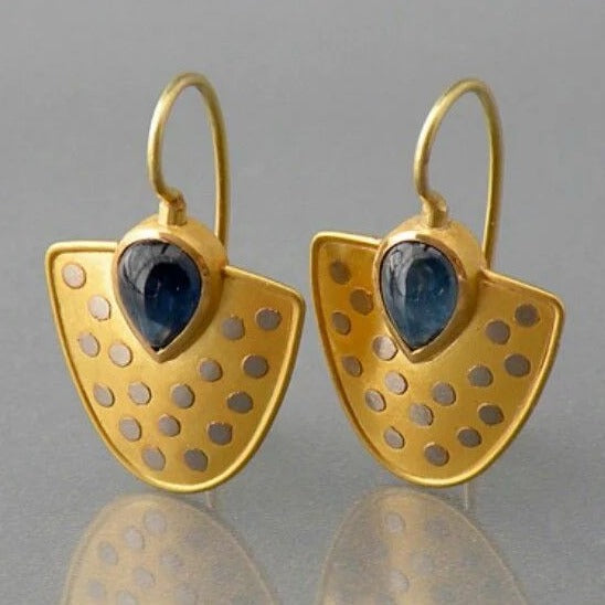 Romantic Gold Earring for Special Moments
