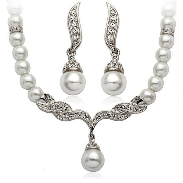 Beautiful Pearl Set with Unique Style