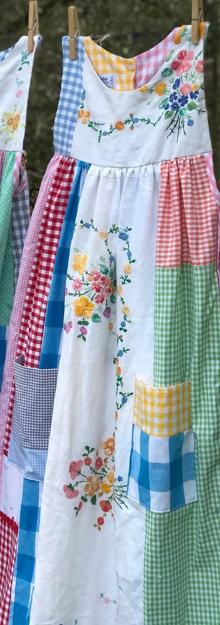 Women's Retro Plaid Pattern Floral Patch Art Sleeveless Linen Dress artswardrobe