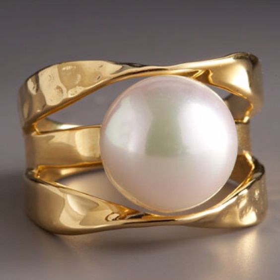 Beautiful Gold Ring with Unique Style