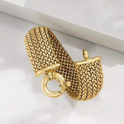 Classic Gold Bracelet with Timeless Appeal
