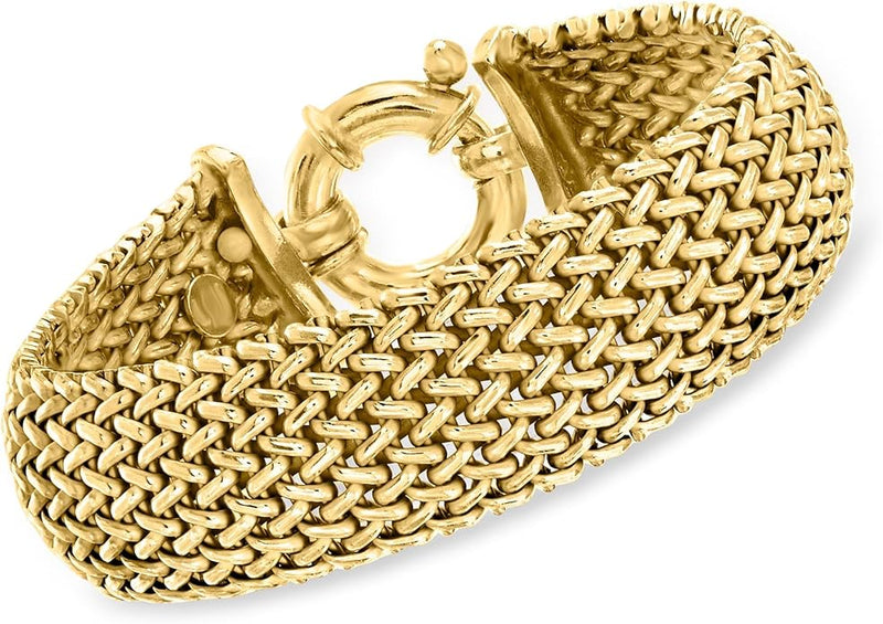 Classic Gold Bracelet with Timeless Appeal