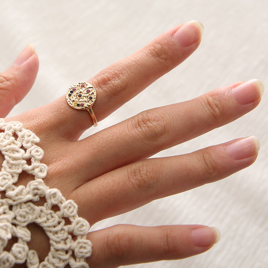 Classic Gold Ring with Timeless Appeal
