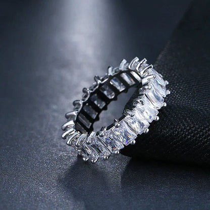 Classic Gold Ring with Timeless Appeal