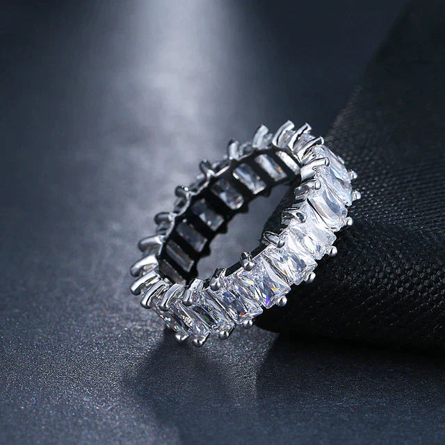 Classic Gold Ring with Timeless Appeal