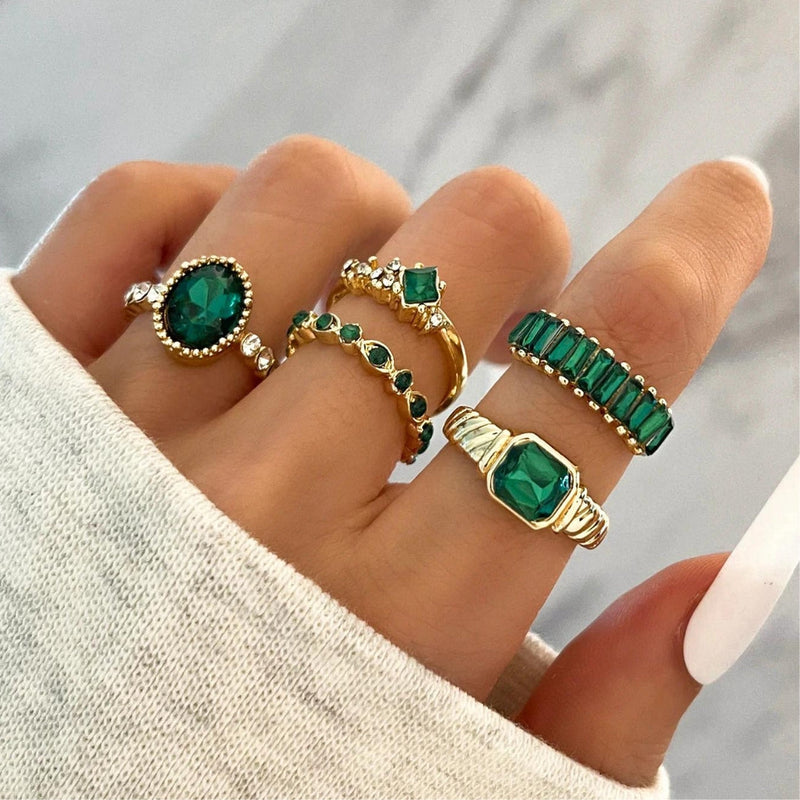 Classic Gold Ring with Timeless Appeal