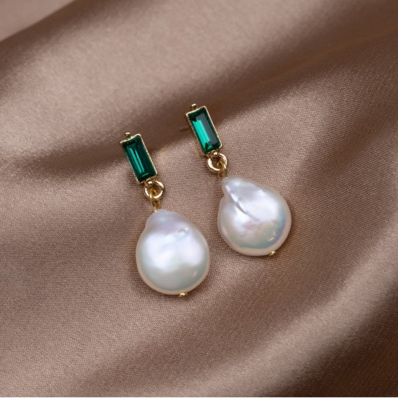 Charming Gold Earring for Any Occasion