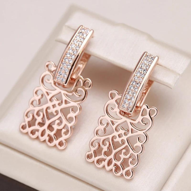 Classic Gold Earring with Timeless Appeal