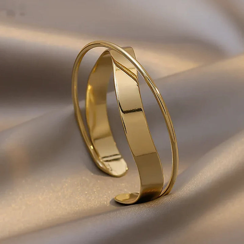 Classic Gold Bracelet with Timeless Appeal