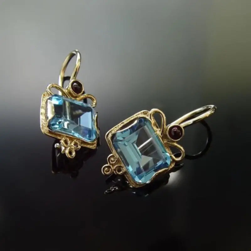 Beautiful Gold Earring with Unique Style