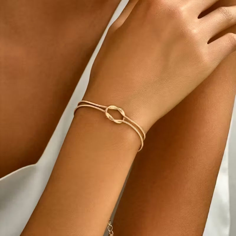 Romantic Gold Bracelet for Special Moments
