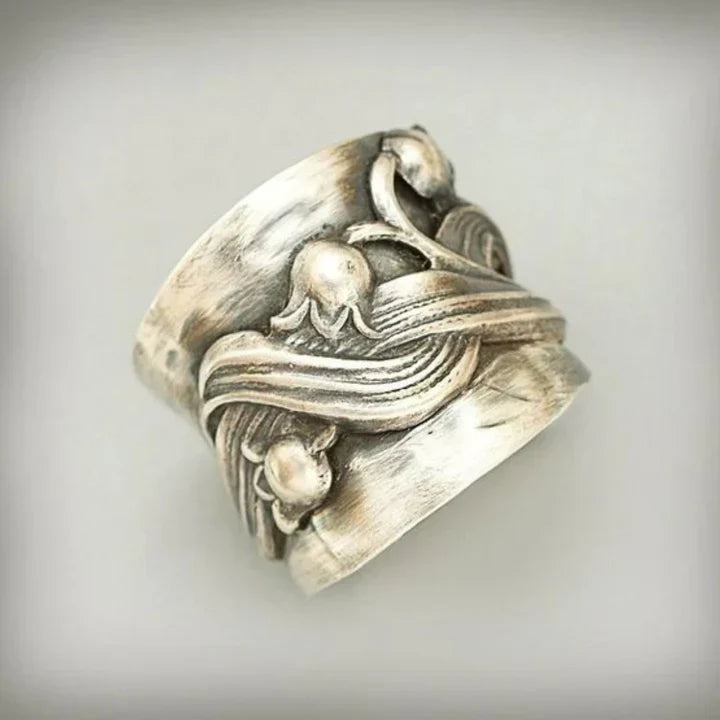 Classic Silver Ring with Timeless Appeal