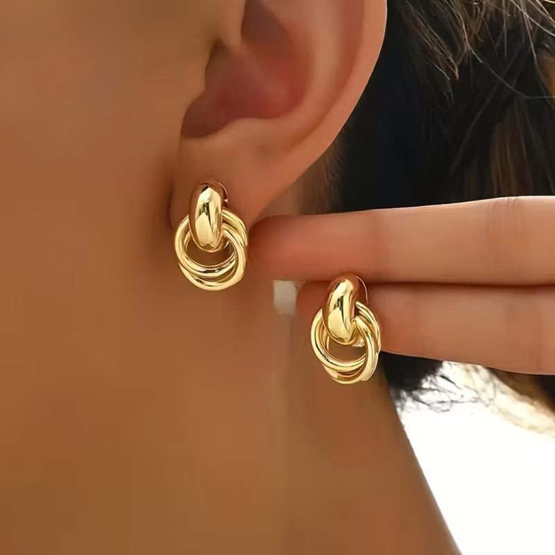 Classic Gold Earring with Timeless Appeal