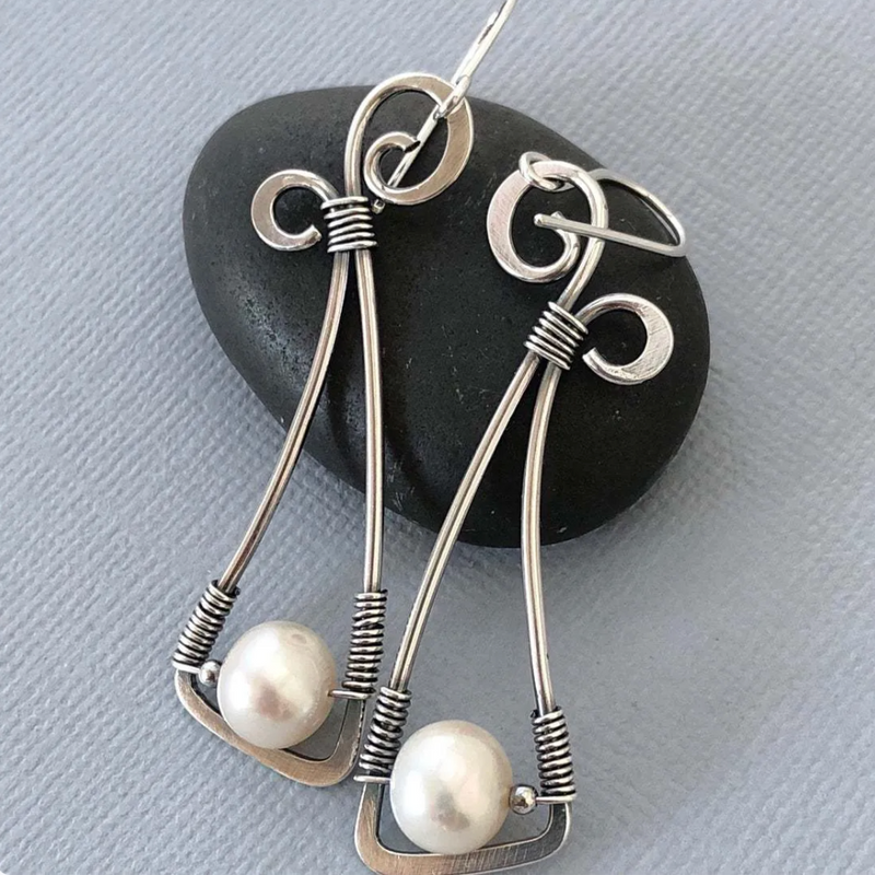 Classic Pearl Earring with Timeless Appeal