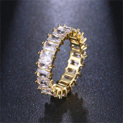 Classic Gold Ring with Timeless Appeal