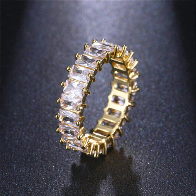 Classic Gold Ring with Timeless Appeal