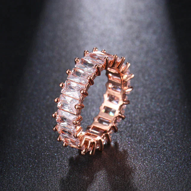 Classic Gold Ring with Timeless Appeal