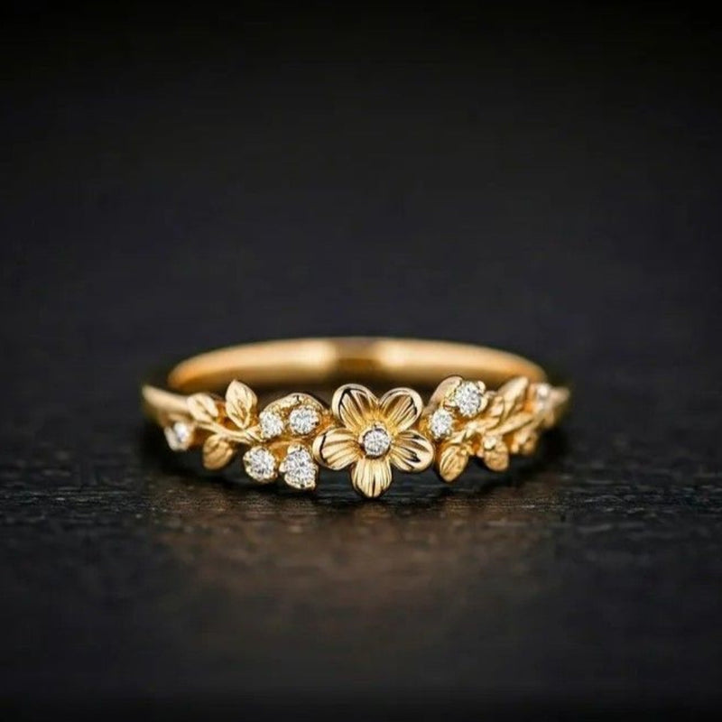 Classic Gold Ring with Timeless Appeal