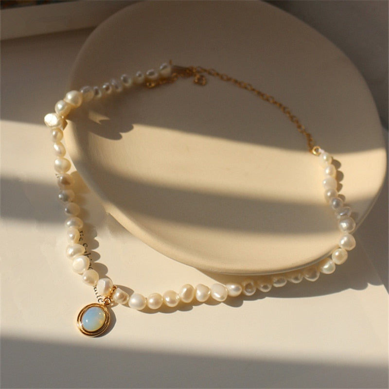 Classic Pearl Pendant with Timeless Appeal