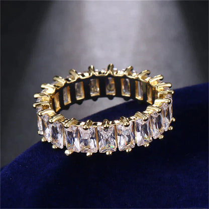 Classic Gold Ring with Timeless Appeal