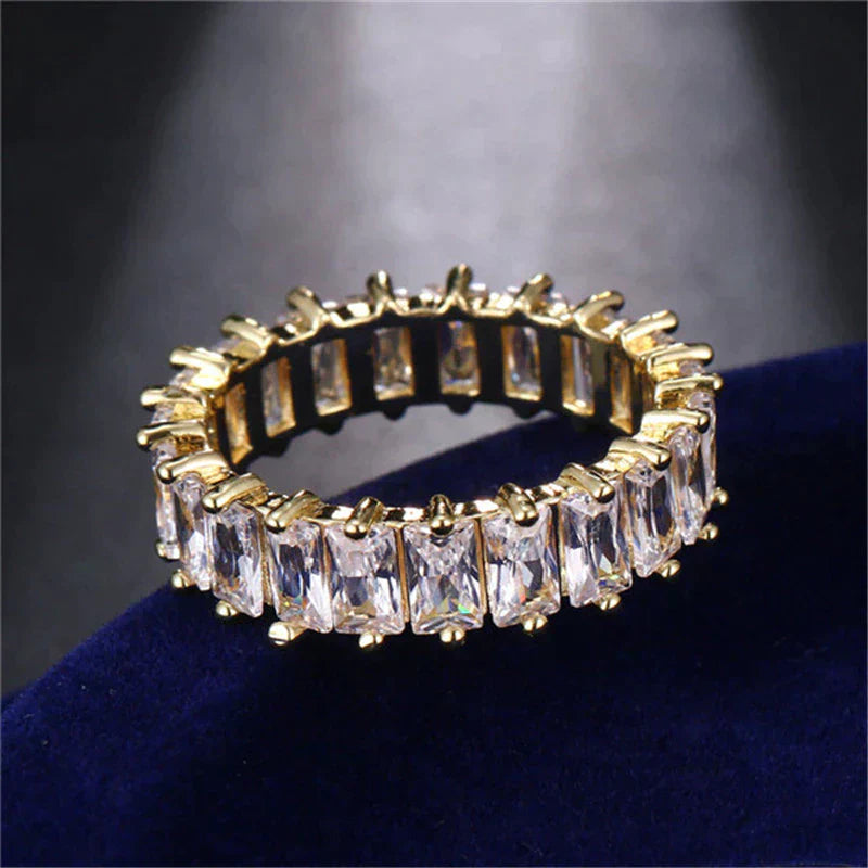 Classic Gold Ring with Timeless Appeal