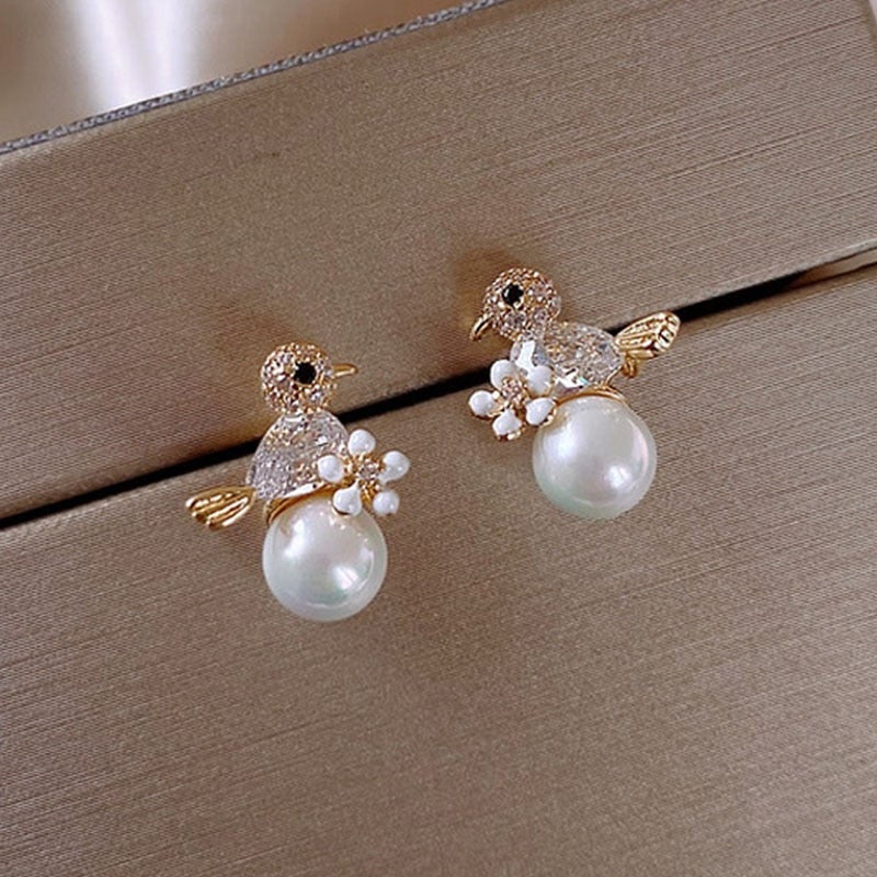Charming Pearl Earring for Any Occasion