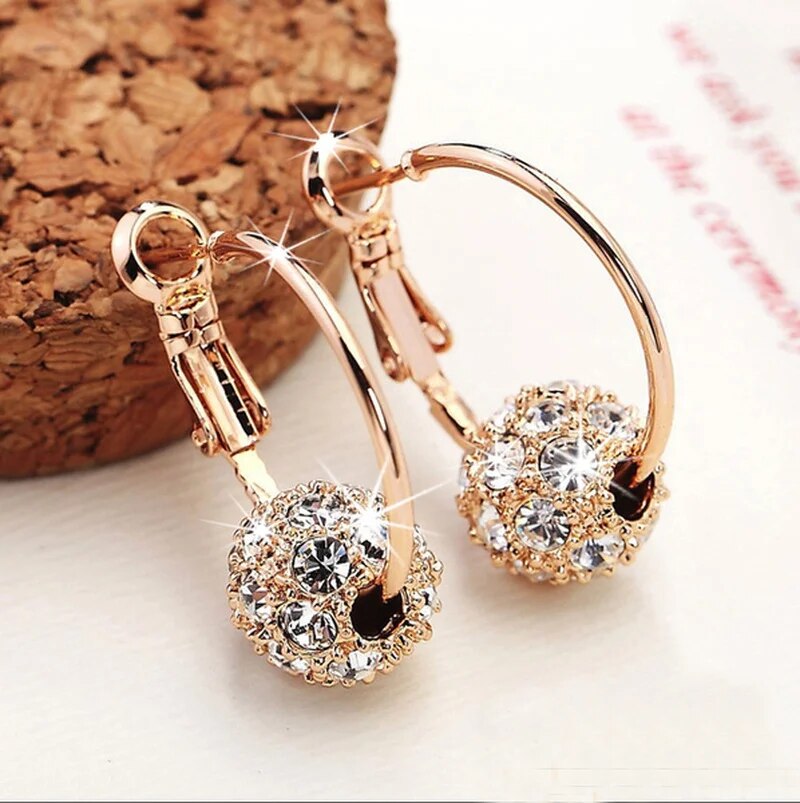 Charming Gold Earring for Any Occasion