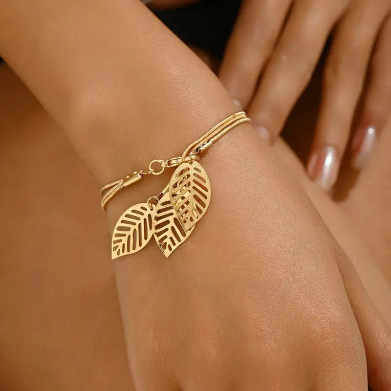 Romantic Gold Bracelet for Special Moments