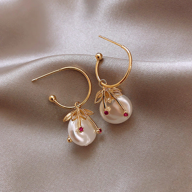 Beautiful Gold Earring with Unique Style